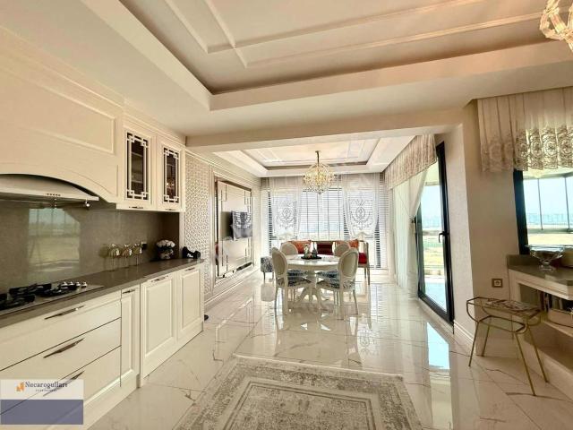 Necaroğullarından Mastfıroş Caddesi Başı 4,5+1 Lüks Daire