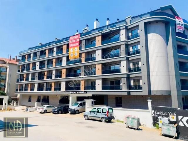 Necip Albay'dan Dikmen'de Konya Yolu Cephe Lüx 1+1 Satılık Daire