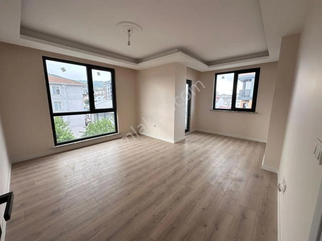 Necipfazıl'da Sıfır 3+1 Ara Kat Merkezi Konum Otoparklı