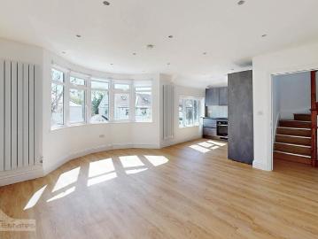 Neeld Crescent, London NW4 4 bed maisonette to rent £2,799 pcm £646 pw