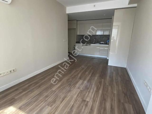 Nef İnistanbul Sitesinde Büyük 2+1 Kiralık Daire
