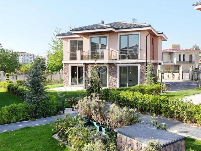 Nefes Park Villalarında Satılık 5+2 Lüx Villa