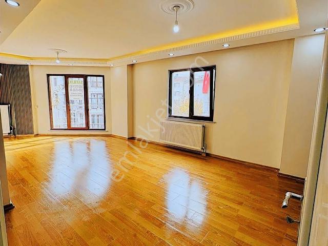 Nefesten Reşadiye Mahallesinde 3+1 Satılık Daire