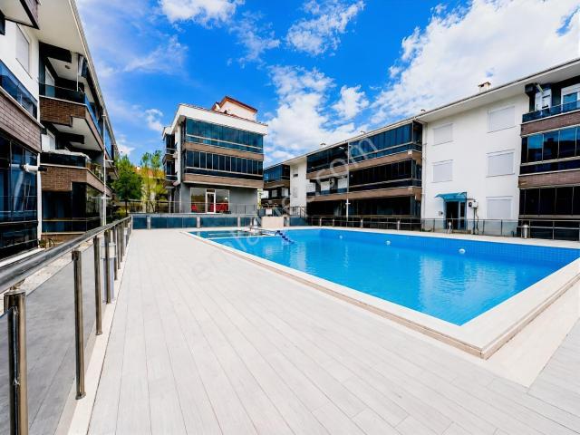 Nehir Manzaralı,havuzlu 2+1 Ayrı Mutfak Enfes Kiralık Daire !