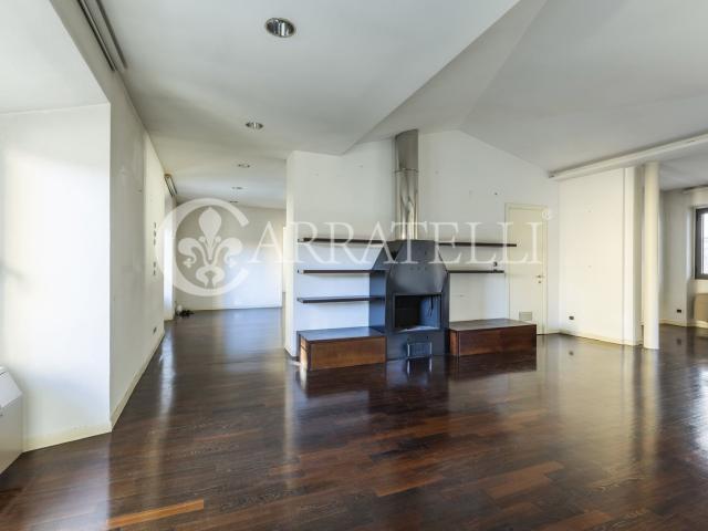 Nel cuore del centro di Firenze, all’ultimo piano di una tor. 140m² Firenze