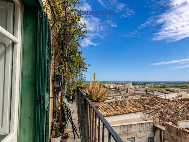Nel cuore del centro storico di Noto, a pochi passi dalla ma. 245m² Noto
