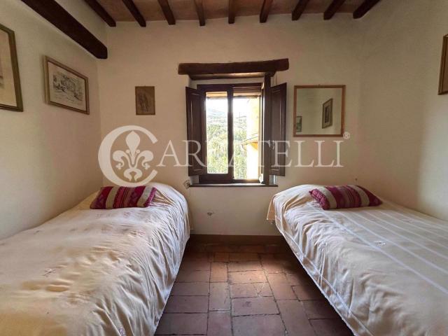 Nel cuore del centro storico di Cetona proponiamo in vendita. 120m² Cetona