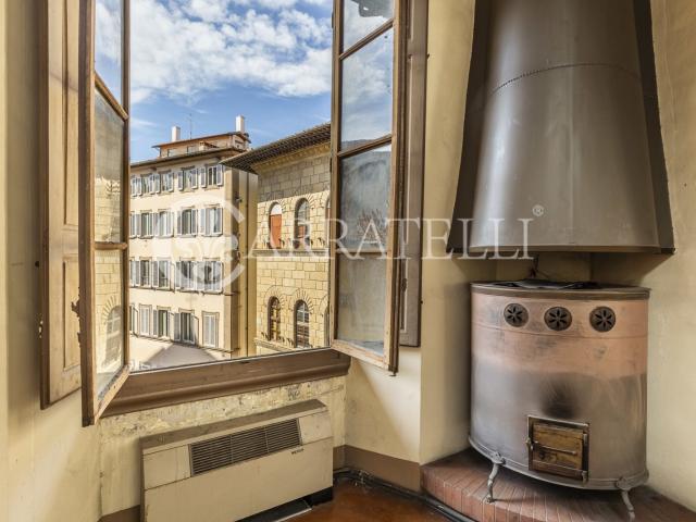 Nel cuore del centro storico di Firenze, con affaccio su Pia. 270m² Firenze