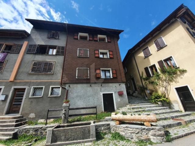 NEL CUORE DEL PAESE CON TANTO POTENZIALE