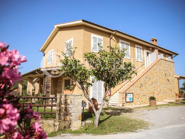 Nel cuore della campagna maremmana, a pochi chilometri dalle. 550m² Manciano