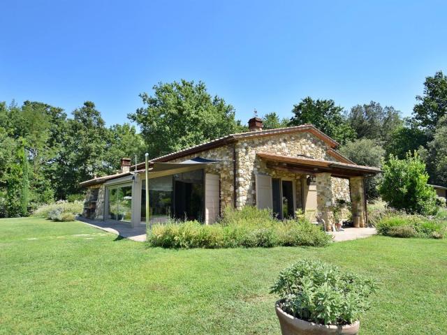 Nel cuore della suggestiva campagna toscana, sorge questa es. 253m² Fucecchio