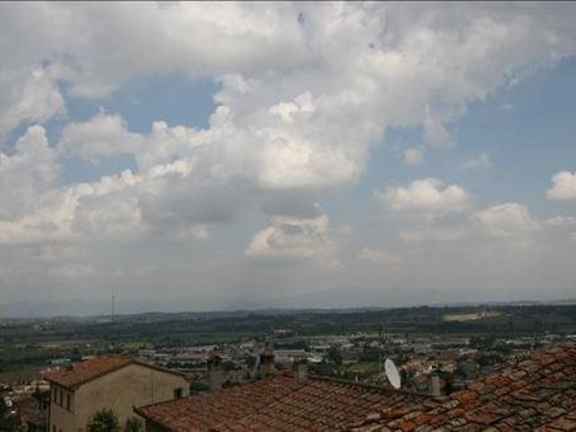 Nel cuore della parte alta di Sinalunga, proponiamo in vendi. 176m² Sinalunga