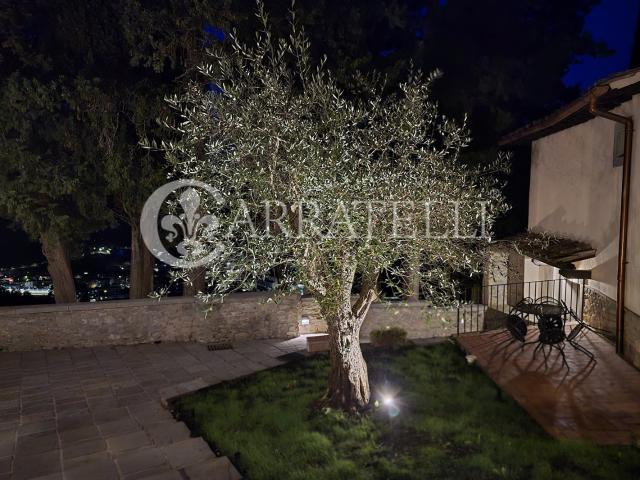 Nel cuore della valle del Mugello, in posizione panoramica e. 1520m² Dicomano