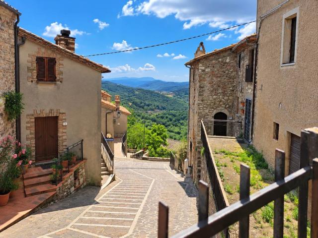 Nel cuore di Melezzole, autentico borgo umbro immerso nel ve. 228m² Montecchio