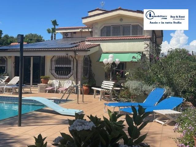 Nel cuore di Nettuno, proponiamo in vendita una splendida vi. 300m² Nettuno