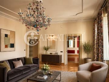 Nel cuore elegante di Roma, a pochi passi dagli incantevoli. 280m² Roma