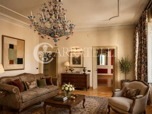 Nel cuore elegante di Roma, a pochi passi dagli incantevoli. 280m² Roma