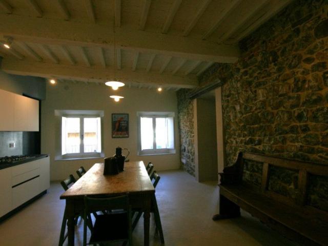 Nel suggestivo borgo medievale di Lucignano, proponiamo in v. 138m² Lucignano