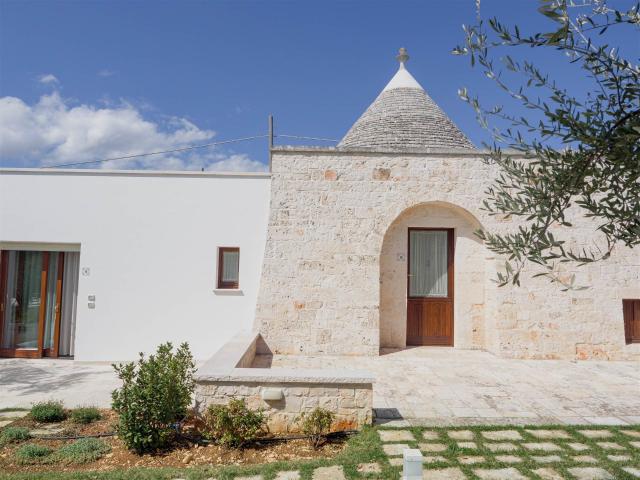 Nel paesaggio più autentico della Valle d'Itria, a breve dis. 305m² Alberobello