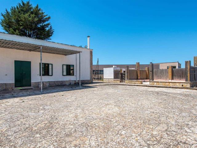 Nel territorio di Martina Franca, in Via Mottola, all'intern. 253m² Martina Franca