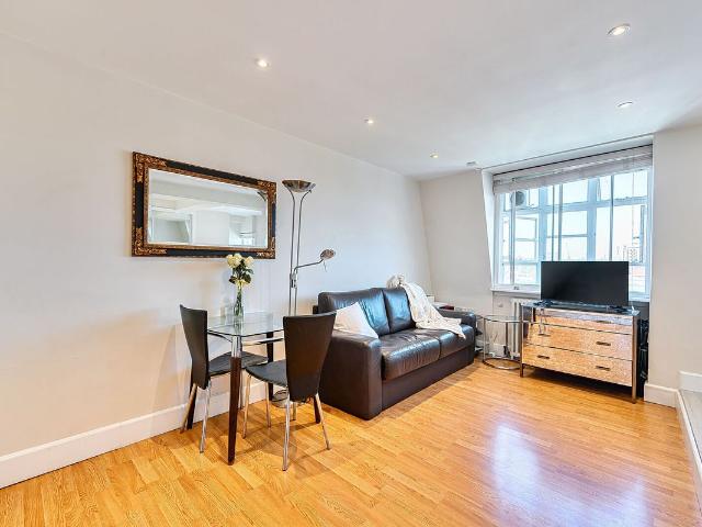 Nell Gwynn House, Chelsea, London SW3, 1 bed flat to rent, £3,900 pcm | PrimeLocation