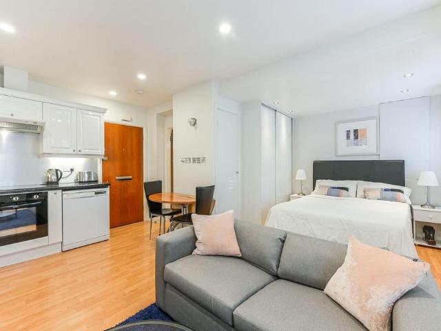Nell Gwynn House, Chelsea, London, SW3 Studio to rent £2,850 pcm £658 pw