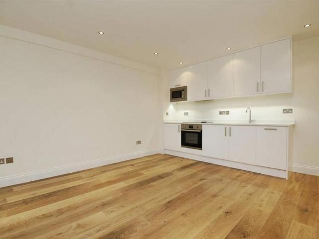 Nell Gwynn House, London SW3 1 bed flat to rent £3,033 pcm £700 pw