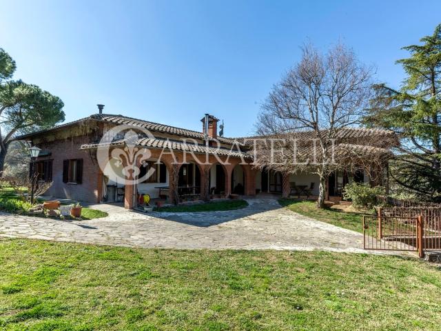 Nelle campagne di Montepulciano vicino al centro del paese. 600m² Montepulciano