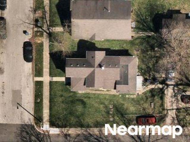 Nelle St