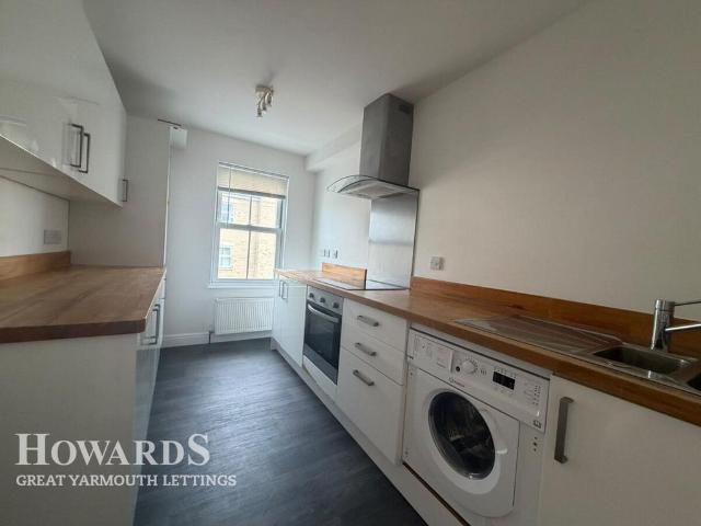 Nelson Court, 21 24 Nelson Road. 3 bed flat to rent £725 pcm £167 pw