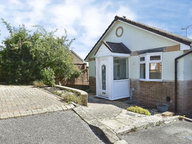 Nelson Drive, Cowes PO31, 2 bed semi detached bungalow to rent, £1,050 pcm | PrimeLocation