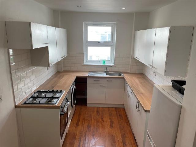 Nelson Drive, Leigh On Sea SS9, 2 bed flat to rent, £1,450 pcm | PrimeLocation