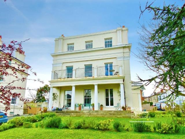 Nelson Mansions, 1 Nelson Place, PO33 2 bed flat to rent £1,000 pcm £231 pw