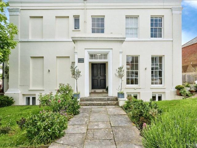 Nelson Mansions, 1 Nelson Place, PO33 2 bed flat to rent £950 pcm £219 pw