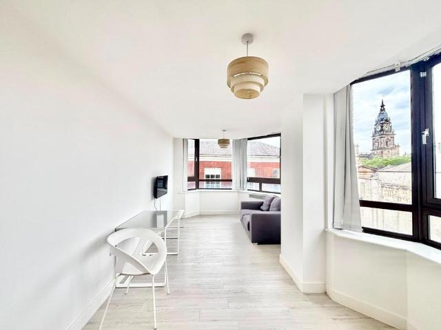 Nelson Square, Bolton BL1 1 bed flat to rent £700 pcm £162 pw