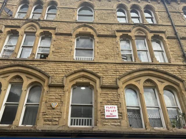 Nelson Street, Dewsbury 2 bed flat to rent £695 pcm £160 pw