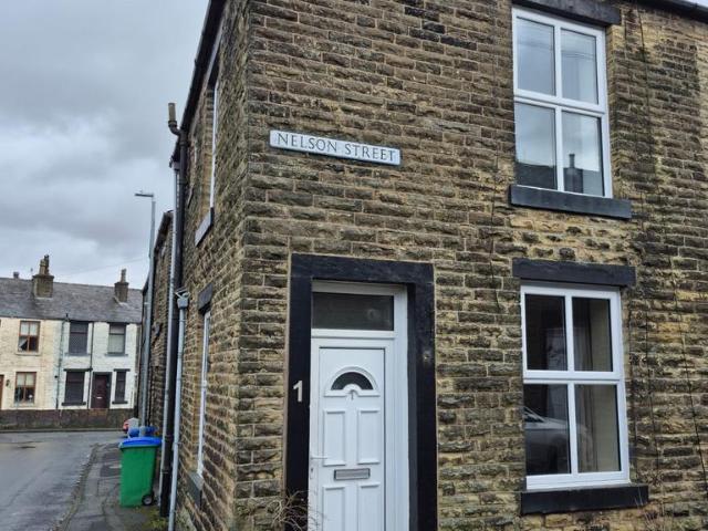 Nelson Street, Littleborough OL15 2 bed terraced house to rent £795 pcm £183 pw