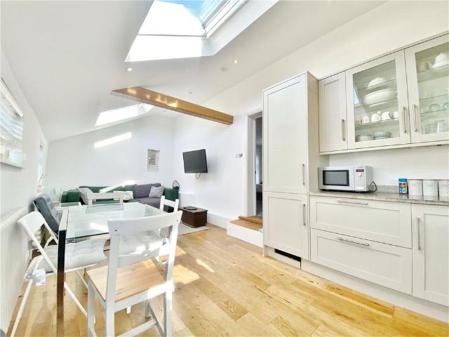 Nelson Road, Twickenham, TW2 7AU