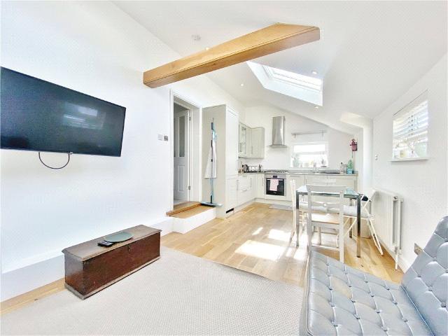 Nelson Road, Twickenham TW2, 2 bed flat to rent, £2,000 pcm | PrimeLocation