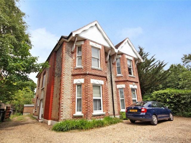 Nelson Road, Westbourne, Bournemouth. 2 bed maisonette to rent £1,350 pcm £312 pw