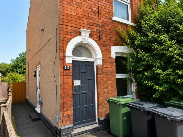 Nelson Road, Worcester 4 bed end of terrace house to rent £2,300 pcm £531 pw