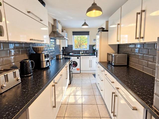 Nelson Road, Basildon, SS14 1 bed in a house share to rent £725 pcm £167 pw