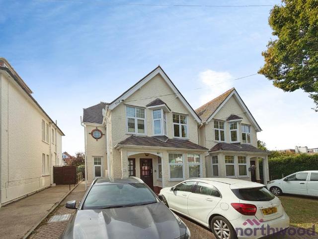 Nelson Road, Clacton On Sea CO15 2 bed maisonette to rent £975 pcm £225 pw