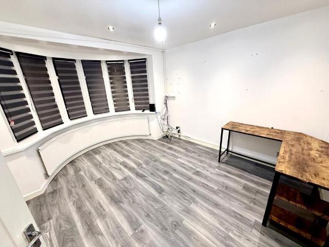 Nelson Road, Hounslow 5 bed semi detached house to rent £4,800 pcm £1,108 pw