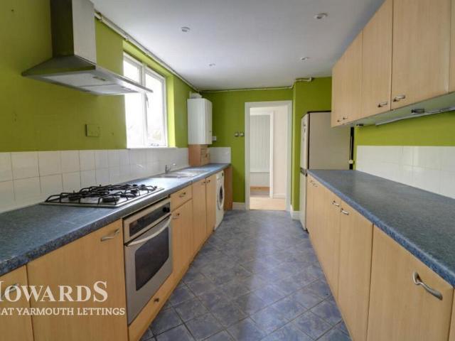 Nelson Road North, Great Yarmouth 4 bed terraced house to rent £1,500 pcm £346 pw