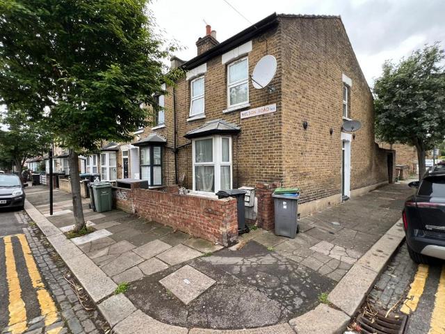 Nelson Rd, Tottenham, N15 3 bed house to rent £2,700 pcm £623 pw