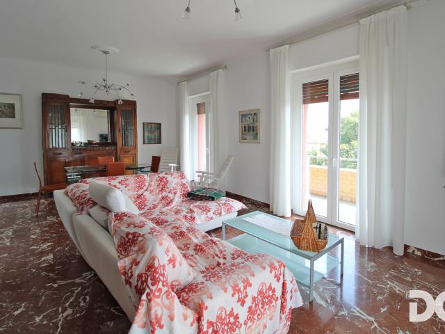 NERVI – VIALE DELLE PALME PANORAMICI MQ. 106 TRIBALCONI