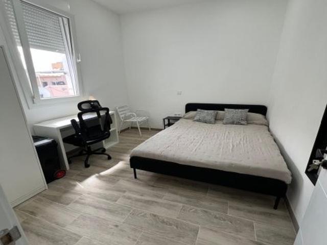 Nervión, Ciudad Jardín. Excelente vivienda reformad completamente y a estrenar se alquila.4 Habitaci