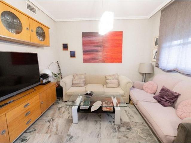 Nervión Santa Justa. Excelente vivienda familiar de 3 habitaciones 2 baños se vende. Piscina