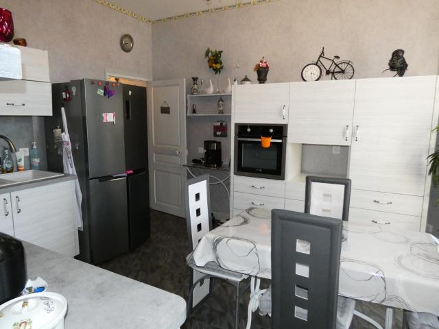 NERIS LES BAINS agréable station thermale. Bel appartement de 93 m2
